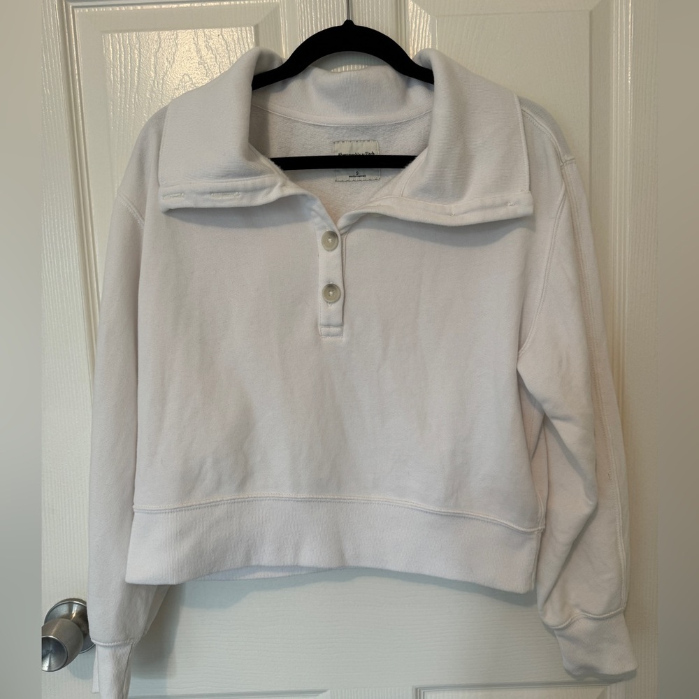 Abercrombie and Fitch Women’s cropped collar sweatshirt